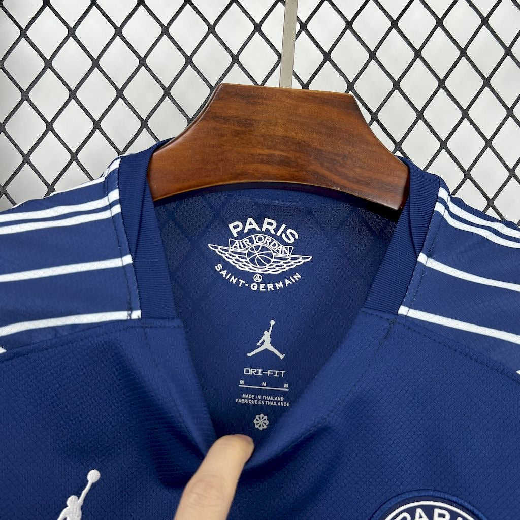 Maillot extérieur du Paris Saint-Germain 2024-25, quatrième