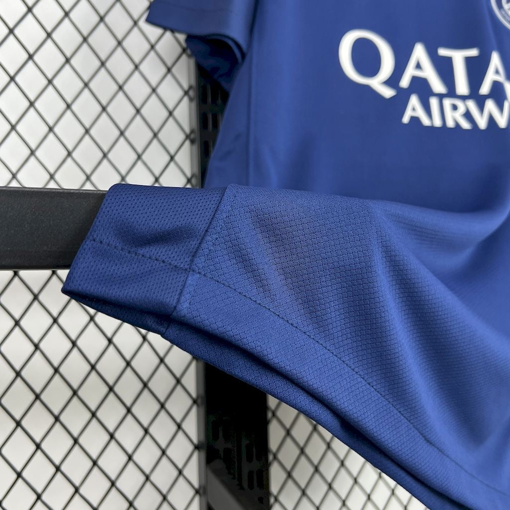 Maillot extérieur du Paris Saint-Germain 2024-25, quatrième