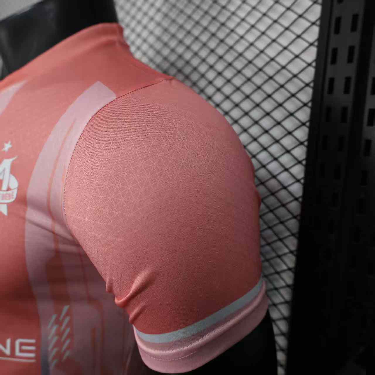 Maillot spécial JUL d'or et platine Marseille rose Édition Joueur